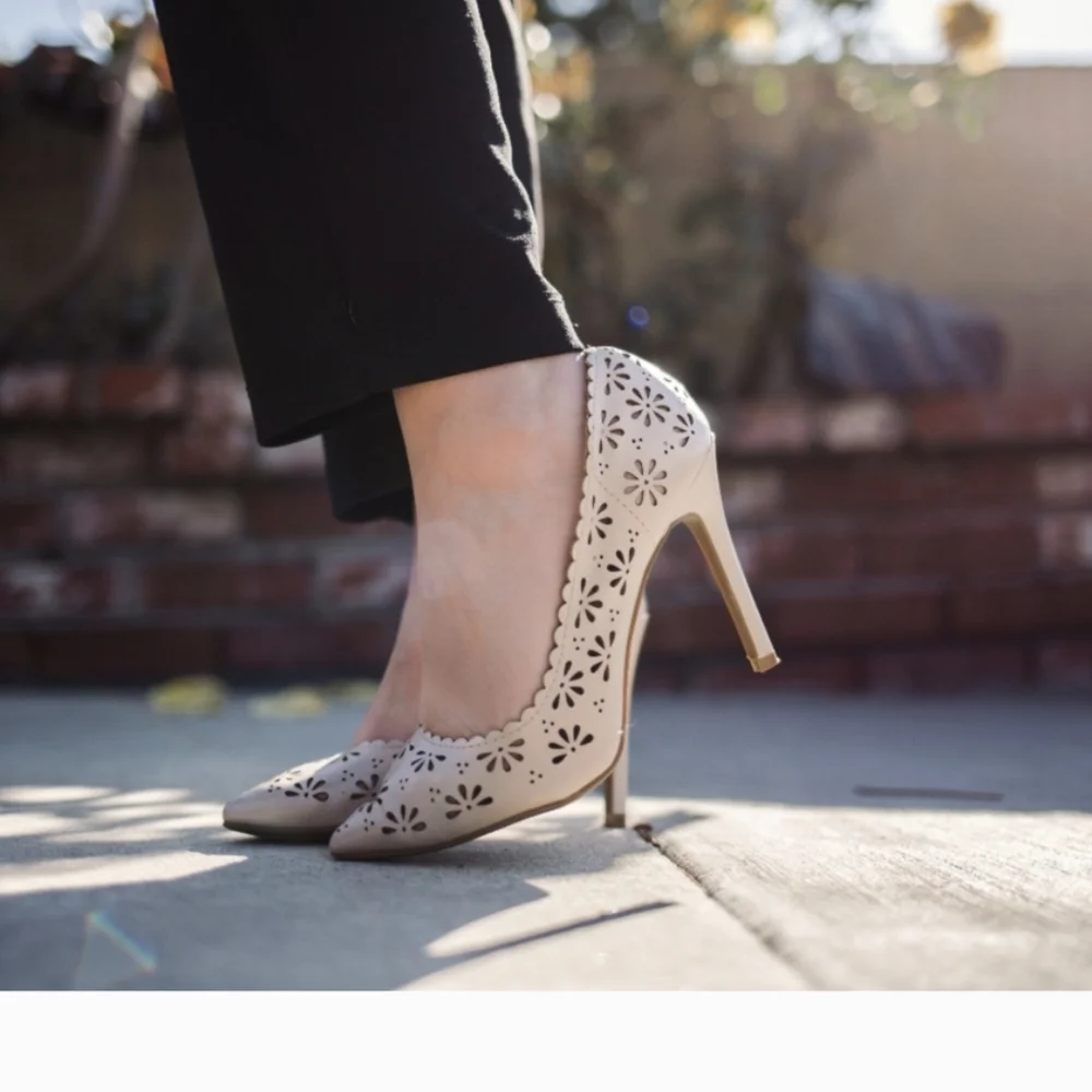 Floral Cutout High Heels - Picture 2 of 4